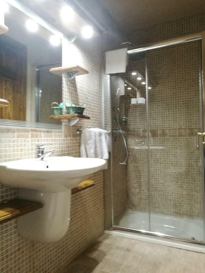 Apartamentos Melchor De Liñan Torrelaguna Exterior foto